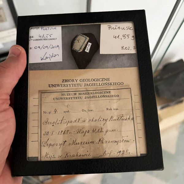 Plik:Pultusk (Muzeum Mineralogiczne UJ)-TJ2.jpg