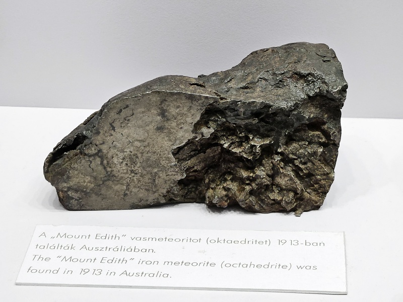 Plik:Mount Edith (NHM Budapest)-2024.jpg