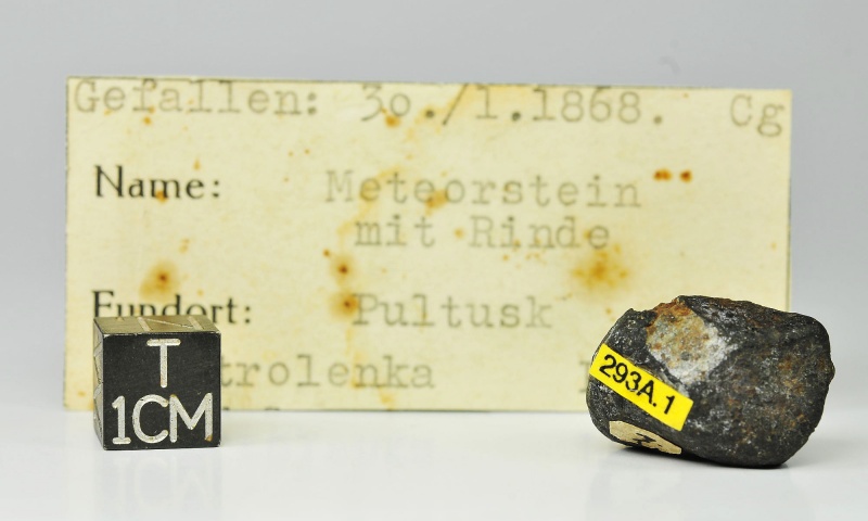 Plik:Pultusk (6g, Tomasz Jakubowski Meteorites Collection).jpg