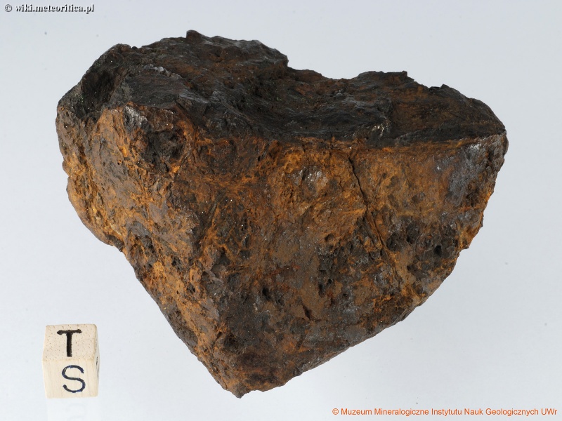 Plik:Magura (Muzeum Mineralogiczne UWr) 3.jpg