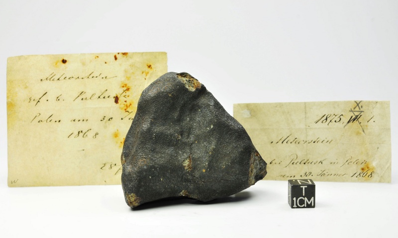 Plik:Pultusk (199g, Tomasz Jakubowski Meteorites Collection).jpg