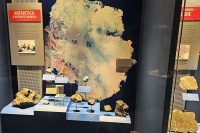 Washington NMNH (Antarctica meteorite bonanza).jpg